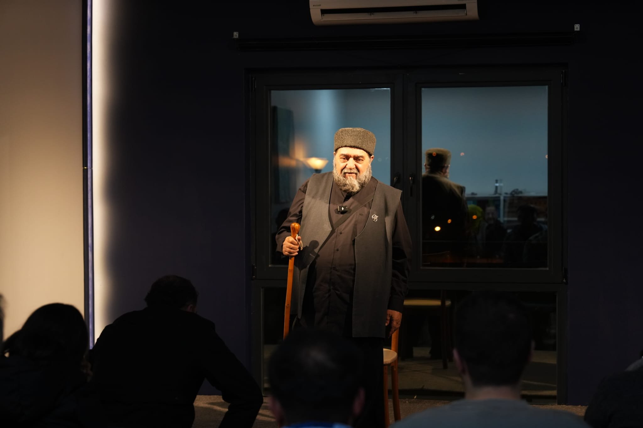 Samed Kültürevi sahnesinde meddah gösterisi